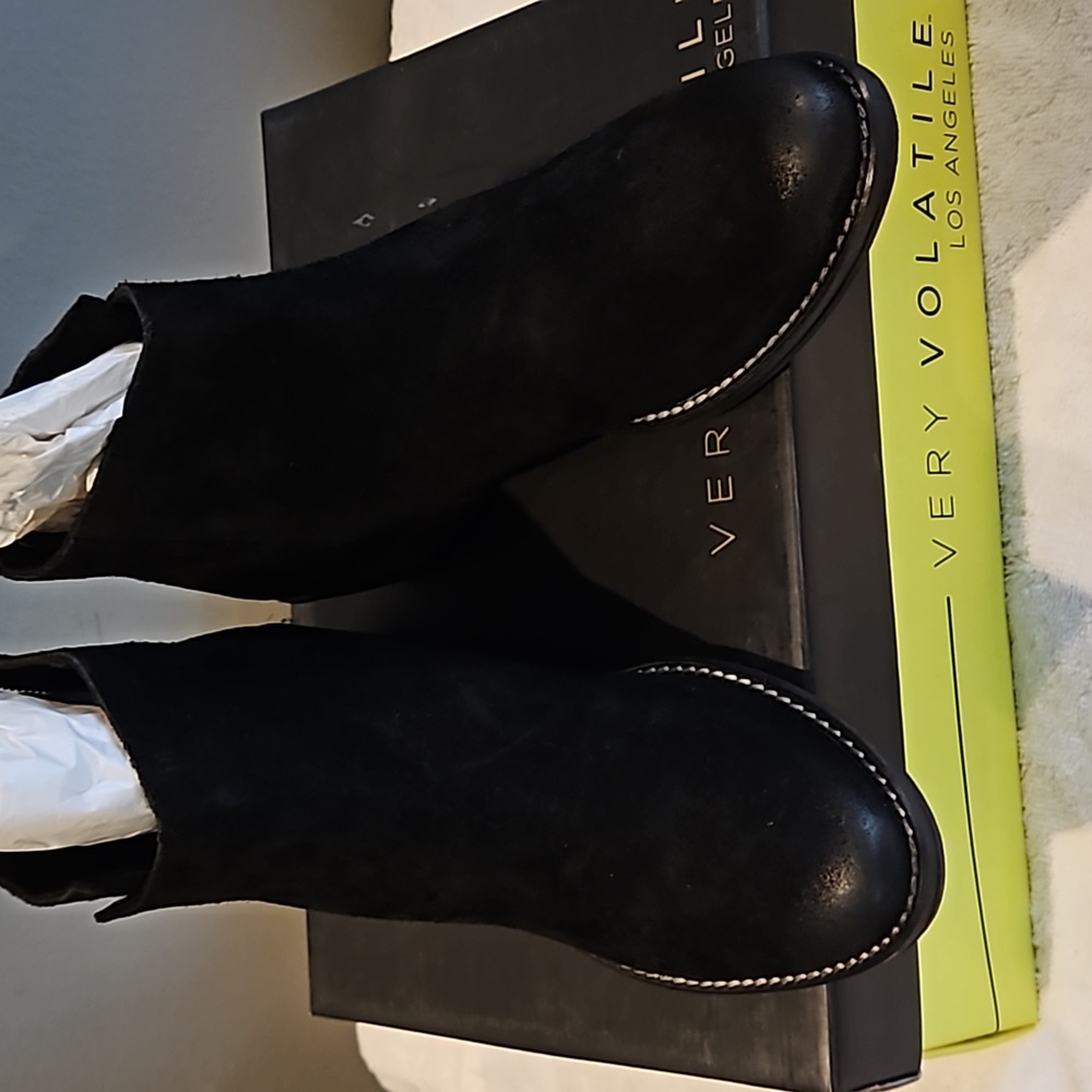 Boots - Picture 2 of 4